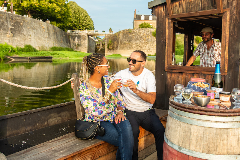 Dégustation et apéritif en toue cabanée à Combleux