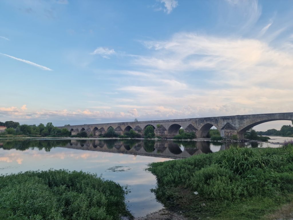 Pont de Beaugency au crépuscule